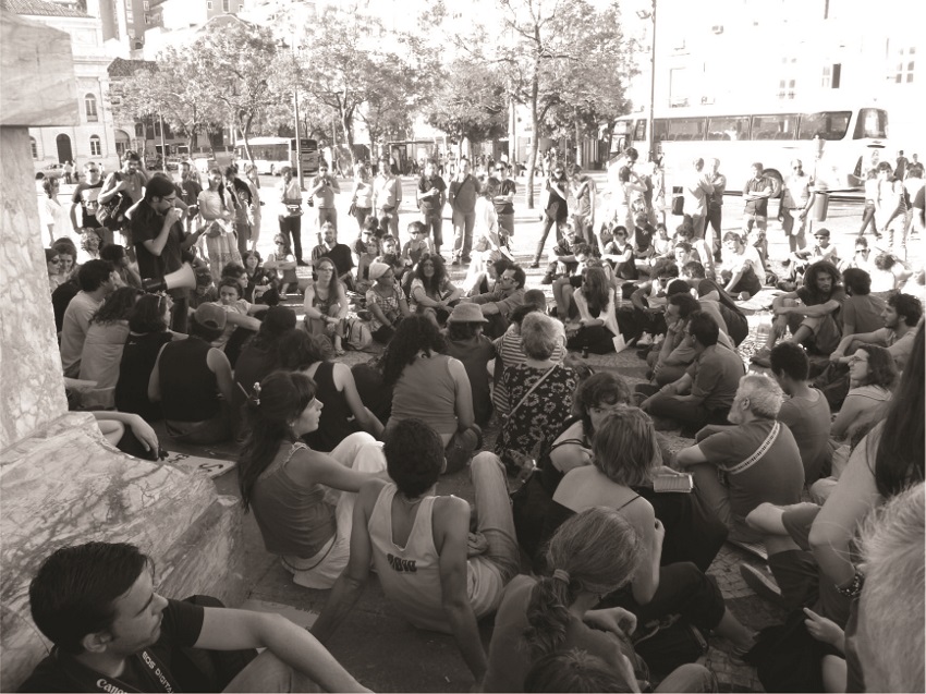Ocupa&ccedil;&atilde;o da Pra&ccedil;a do Rossio (Lisboa) em maio de 2011, ligada &agrave;s manifesta&ccedil;&otilde;es da &eacute;poca na Espanha e com a participa&ccedil;&atilde;o de ativistas espanh&oacute;is