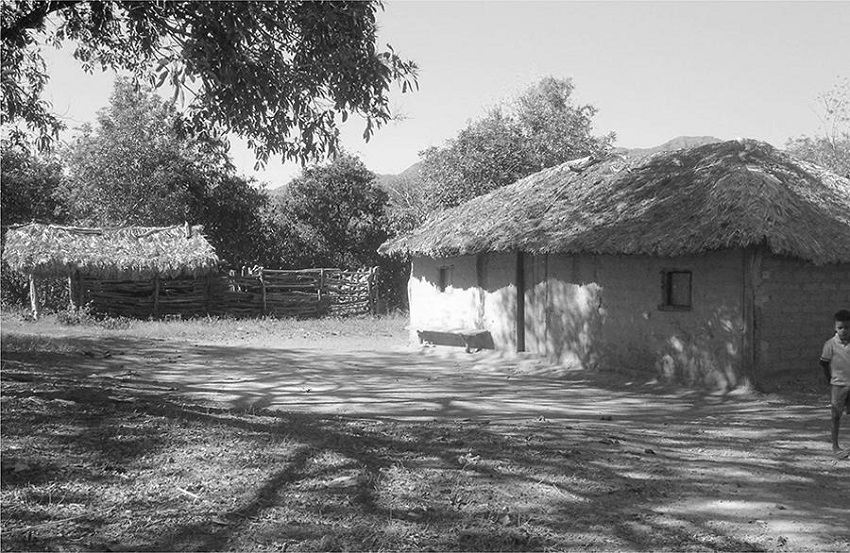 &ndash; Casa e curral