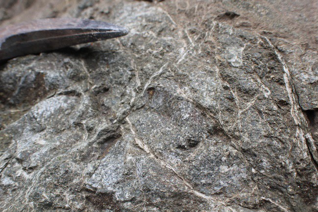 Estructuras mineralizadas, sector Cachisagua, Grupo Saraguro (Eoceno-Mioceno).