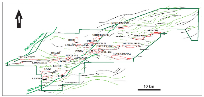 Sistemas principales de trampas producidas por fallamientos normales y pliegues. Polígonos rojos: zonas de trampas. En verde: fallas sintéticas. En negro: fallas antitéticas (modificada de Porras et al., 2003). 