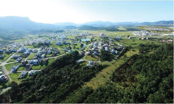 Vista da Cidade Pedra Branca e comunidade Frei Dami&atilde;o ao fundo. 