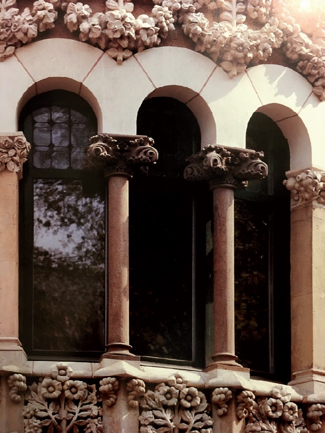 Detalles ornamentales Casa Terrades.