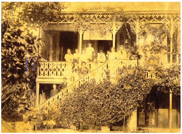 Varanda da Casa da Fam&iacute;lia em Paquet&aacute;.