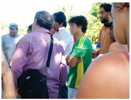 Ocupación de La Rubita en octubre de 2007. Ocupantes organizando la resistencia al desalojo.