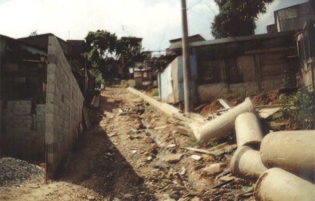 Desenvolvimento da abertura de viela na Tamarutaca com o acompanhamento da Peabiru em obra &mdash; em prepara&ccedil;&atilde;o para interven&ccedil;&atilde;o.