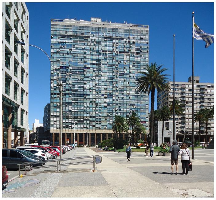 O Edif&iacute;cio Ciudadela: grande bloco laminar vertical.