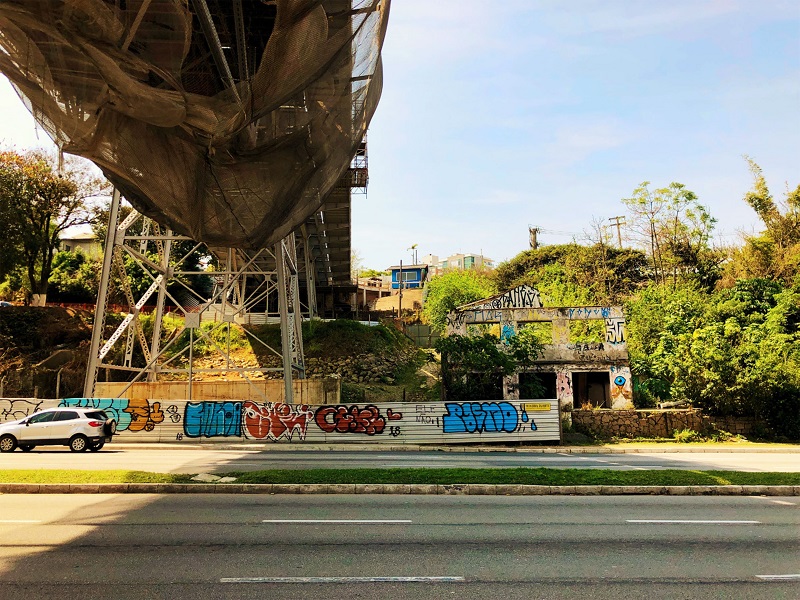 Ru&iacute;na do Antigo Estaleiro Arataca (1907), debaixo das obras de restaura&ccedil;&atilde;o da Ponte Herc&iacute;lio Luz, Florian&oacute;polis.