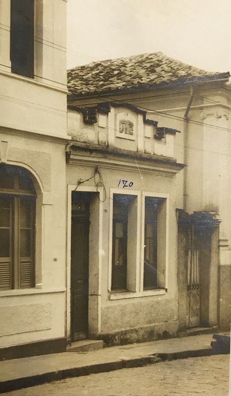 Edifica&ccedil;&atilde;o n&uacute;mero 170 da rua Get&uacute;lio Vargas antes das obras de interven&ccedil;&atilde;o.