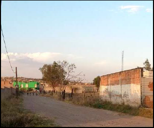 LA DISTANCIA HASTA LA PARADA DEL AUTOBS (VIVIENDA PROGRESIVA EN EL AMG)