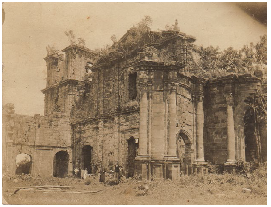 Imagem externa da igreja possivelmente no per&iacute;odo das obras promovidas pelo
governo do RS
