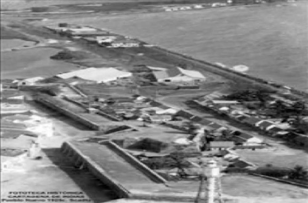 Pueblo Nuevo 1925, donde se
alcanza a ver parte de la antigua planta eléctrica de 1891