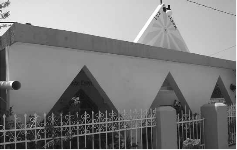 Templo "Luz y Verdad" en la colonia Felipe Carrillo Puerto de Mérida, Yucatán (Fotografía del autor, 2013)