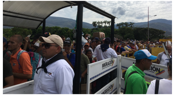 Cruces de frontera: el puente Sim&oacute;n Bol&iacute;var