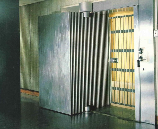 Puerta de la bóveda de seguridad del oro good delivery administrado por el Banco Central de Venezuela