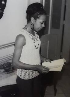 María Elena en sus inicios en el Centro de Información