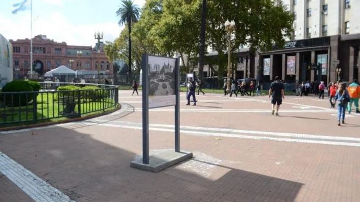 Figura  9. Baldosas de la Plaza de Mayo con los pa�uelos de las Madres y Abuelas