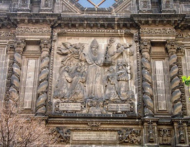 Anónimo: El patrocinio de San Agustín, relieve del segundo cuerpo de la portada de la ex iglesia de San Agustín de la ciudad de México (hoy patrimonio de la UNAM). 