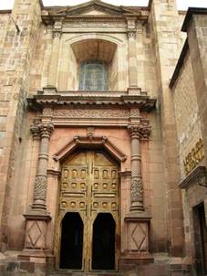 Portada lateral de la Catedral de San Luis Potosí, México.