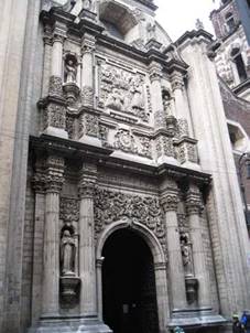 Portada principal de la iglesia de La Profesa, ciudad de México. Foto: Martha Fernández.