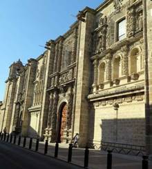 Fachada de la iglesia de Santa Mónica de la ciudad de Guadalajara, Jalisco, México.