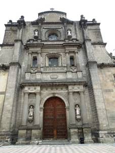 Portada poniente del crucero de la Catedral de México, ciudad de México. 