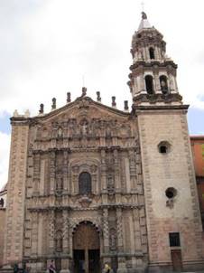 Fachada de la iglesia de Nuestra Señora del Carmen de la ciudad de San Luis Potosí, México..