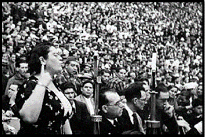 Federica Montseny en un Míting de la CNT a la Plaça Monumental, 19 de julio 1936