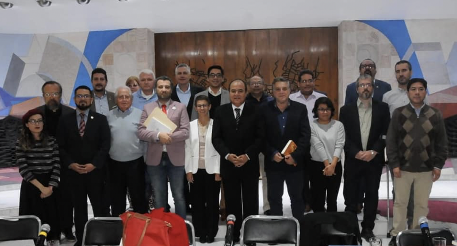 Vestíbulo de la legislatura de Zacatecas, el jueves 24 de octubre, luego de finalizar la presentación de libros.Foto cortesía de Manuel Villachis.