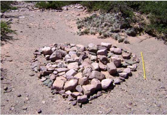 Intervención en el sitio Peñas Blancas, con las rocas del sitio se realizó un corazón. Registrado en 2011. Fotografía de Mariel López.