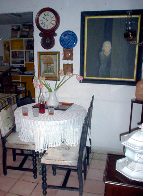 Interior de vivienda prefabricada con el sistema Gran Panel 4 en Sancti Sp&iacute;ritus. La foto muestra los interiores de la vivienda de los arquitectos J. L&oacute;pez y S. Pardo.