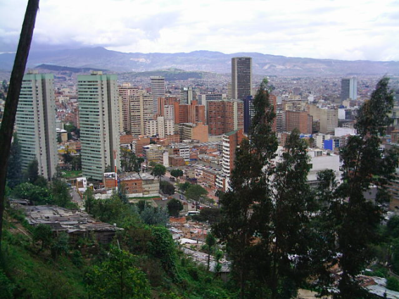 Dual city. Bogotá, Colombia. (Photo of the author, 2007).