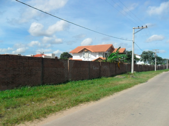 Closed urbanization. Santa Cruz de La Sierra, Bolivia. (Photo of the author, 2012).