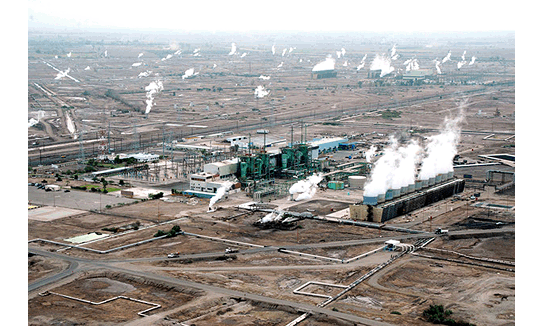 Imagen panor&aacute;mica ofrecida por la Comisi&oacute;n Federal de Energ&iacute;a (CFE) que muestra las emisiones de vapores geot&eacute;rmicos de los pozos de Cerro Prieto, Mx.