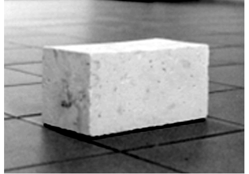 Bloque elaborado por investigadores de la Facultad de Arquitectura de Baja California (UABC), Mx., utilizando arena s&iacute;lice y lodo de papel mineralizado. 