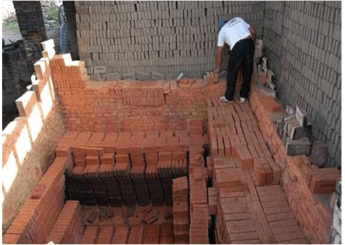 Construcci&oacute;n de ladrillos elaborados con residuos de origen minero, con el patrocinio de la UEAH, en M&eacute;xico, para dar uso a los desechos minerales acumulados durante varias d&eacute;cadas en la localidad. 