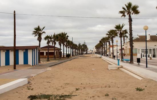 Paseo mar&iacute;timo del n&uacute;cleo urbano de La Antilla construido durante la d&eacute;cada de los noventa.