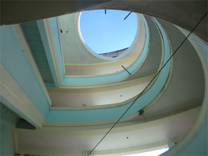 Conjunto habitacional de Tallapiedra. Interior de la caja de escalera. 