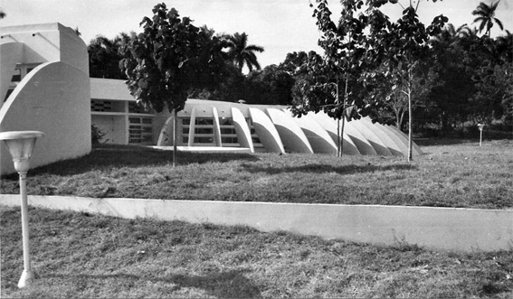 Empresa de Mec&aacute;nica Agr&iacute;cola vista desde el Noreste. 