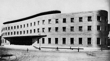 Palacio Postal de Piazza Bologna en Roma, 1933-35. El proyecto ganó un concurso público de arquitectura. 