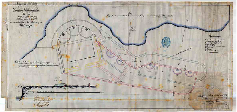 Plano del proyecto de aumento de 3 obuses Elorza en la batería de Peñas Altas (CUB-145-07), firmado por Lino Sánchez y Limonta en 1876. Estas modificaciones marcan el comienzo del período reconstructivo y de expansión de la batería. Las áreas amarillas indican la fracción original de la batería, y las rojas las nuevas extensiones. Nótese que la letrina ha sido movida de su lugar original, y ahora hay indicado espacios para 8 cañones. Fuente: AHMM.