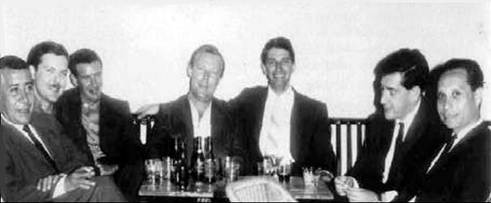 De izquierda a derecha: Alfredo Abreg&uacute;, Ra&uacute;l Gonz&aacute;lez Romero, Alberto Rodr&iacute;guez, Fernando Salinas, Roberto Segre, Ra&uacute;l Pajoni, Mario Rosenthal. Fuente: [2 p.75]