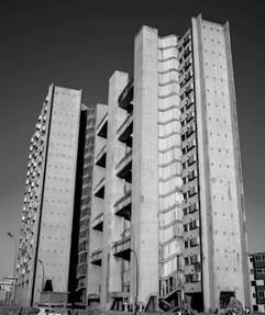 Edificio en Malec&oacute;n y F, dise&ntilde;ado por los Arquitectos Antonio Quintana y Alberto Rodr&iacute;guez y construido en 1965. Fuente: S. Philippou, 2017.