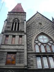 Cuerpo lateral izquierdo con la torre campanario. Fuente: autor.