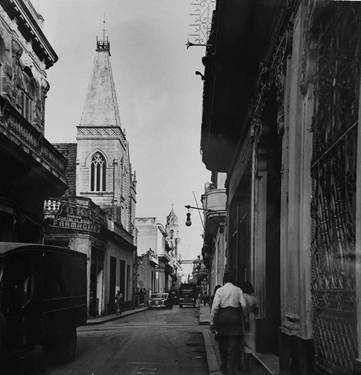 Foto histórica de la calle Salud. Cortesía de la Arq. Beatriz del Cueto. 