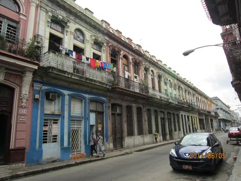 La homogeneidad de las zonas compactas. Centro Habana. Foto: AR.