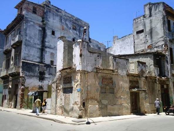 Edificaciones con avanzados deterioros en el Consejo Popular Col&oacute;n.