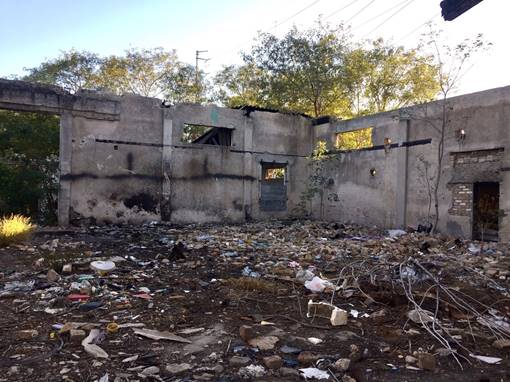 Fotograf&iacute;a donde se muestra un espacio abandonado localizado en la ciudad de Nuevo Laredo (caso de estudio B-CI-NL-888). Fuente: Autor.