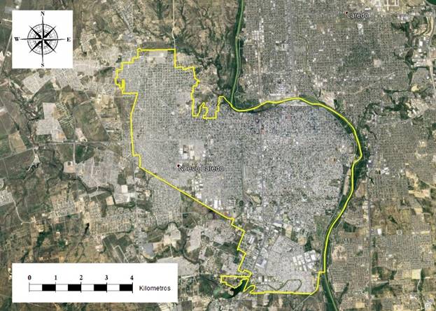 Fotograf&iacute;a a&eacute;rea de Nuevo Laredo, en color amarillo se muestra el per&iacute;metro del pol&iacute;gono correspondiente al &aacute;rea de estudio (4,597.87 hect&aacute;reas). Fuente: Elaboraci&oacute;n propia a partir de Google Earth.