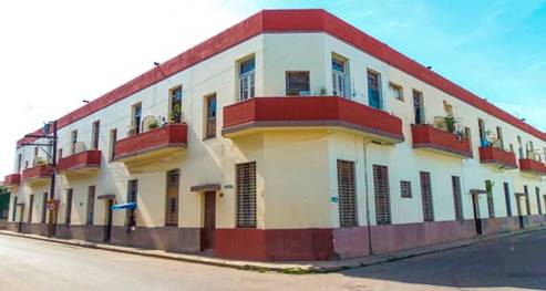 Casa de apartamentos propiedad de Manuel G&oacute;mez Mena Waddington en manzana delimitada por Oquendo, Santo Tom&aacute;s, Marqu&eacute;s Gonz&aacute;lez y Clavel, 1941.
