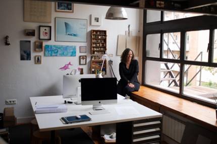 Casa Nau. Actual despacho de la Arq. Carol Iborra. Espacio cerrado transformado de habitación infantil a espacio de trabajo. Fotografía: Alma Debenath.